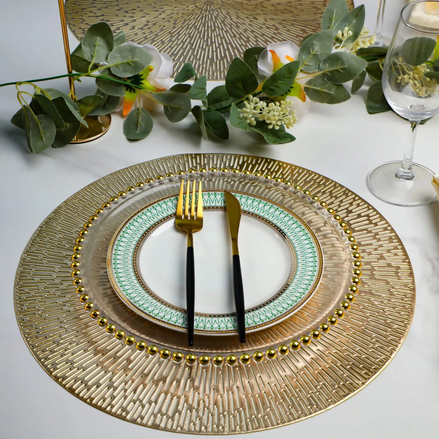 Golden Allure: Set of 6 Chic Metallic Round Vinyl Placemats - Fashionable & Functional