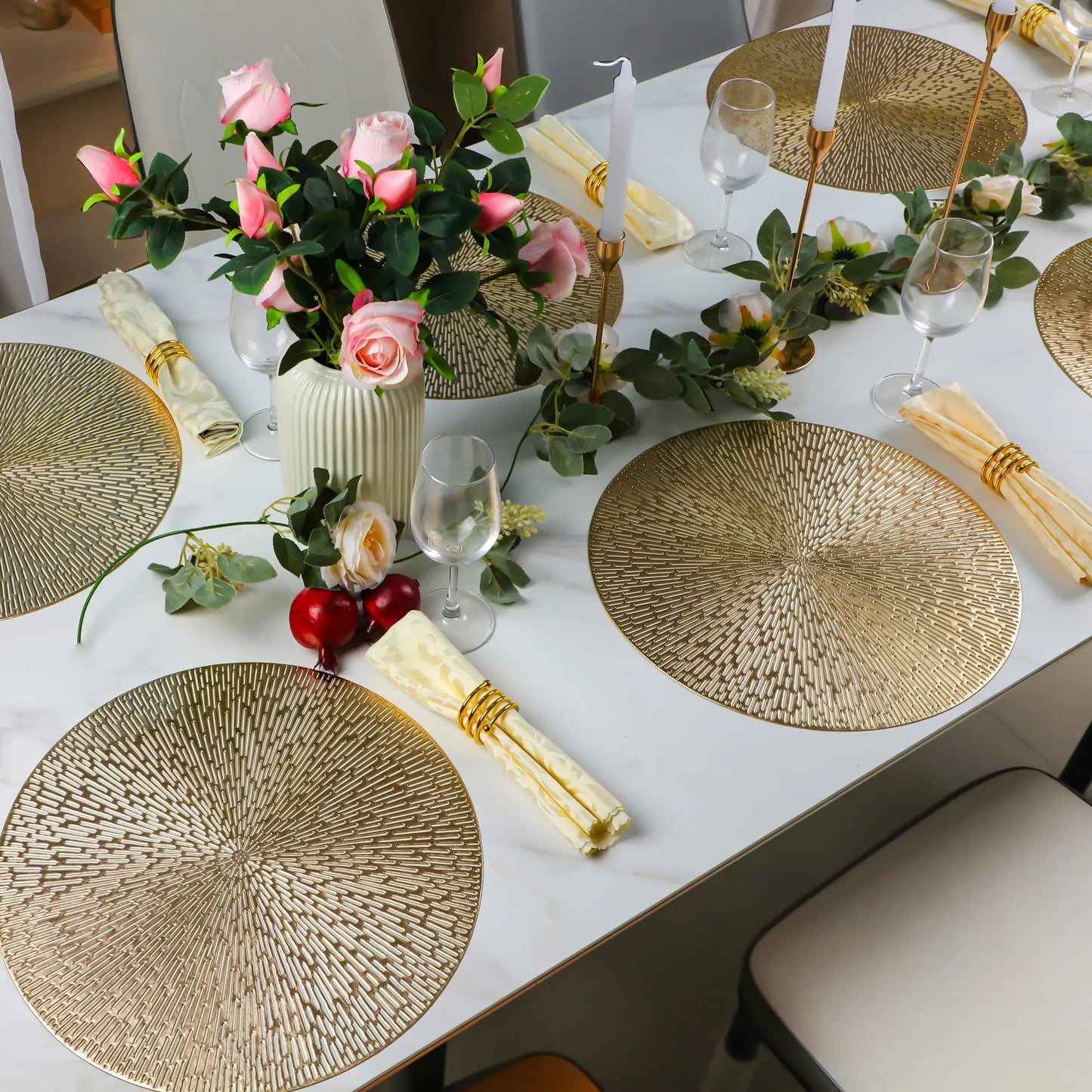 Golden Allure: Set of 6 Chic Metallic Round Vinyl Placemats - Fashionable & Functional