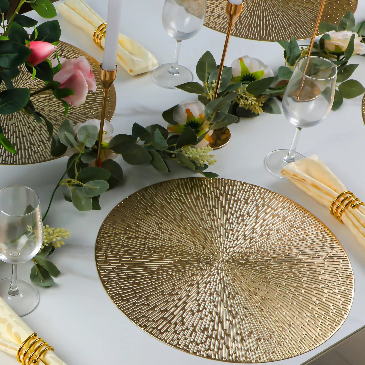 Golden Allure: Set of 6 Chic Metallic Round Vinyl Placemats - Fashionable & Functional