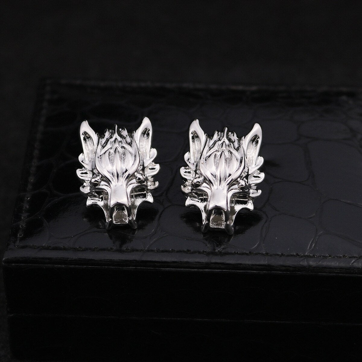 Wolf Shirt Collar Lapel Pin