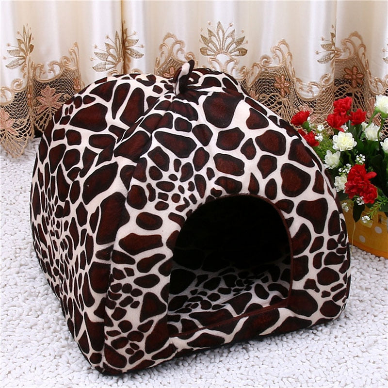 Cozy Pet Foldable Strawberry Nest Bed