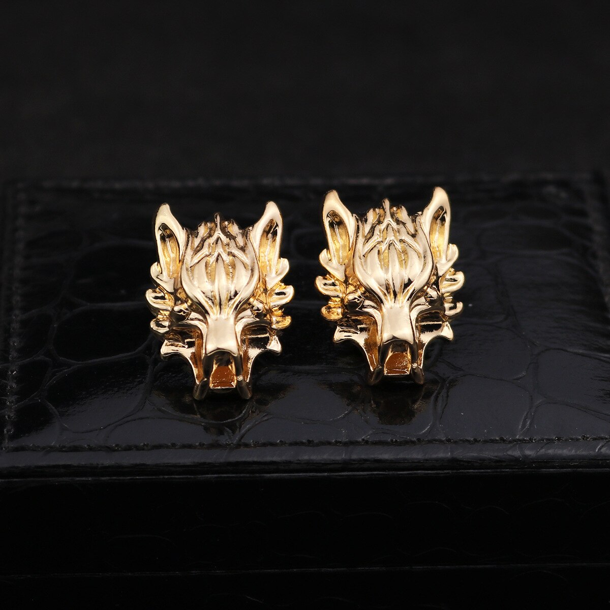 Wolf Shirt Collar Lapel Pin